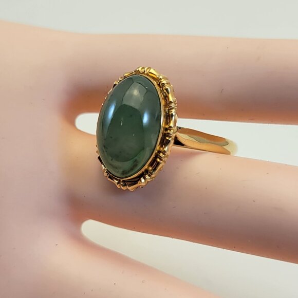 Vintage Beautiful 14K & Oval Bezel Set Cabochon Green Jade Ring Hallmarked - Picture 7 of 8